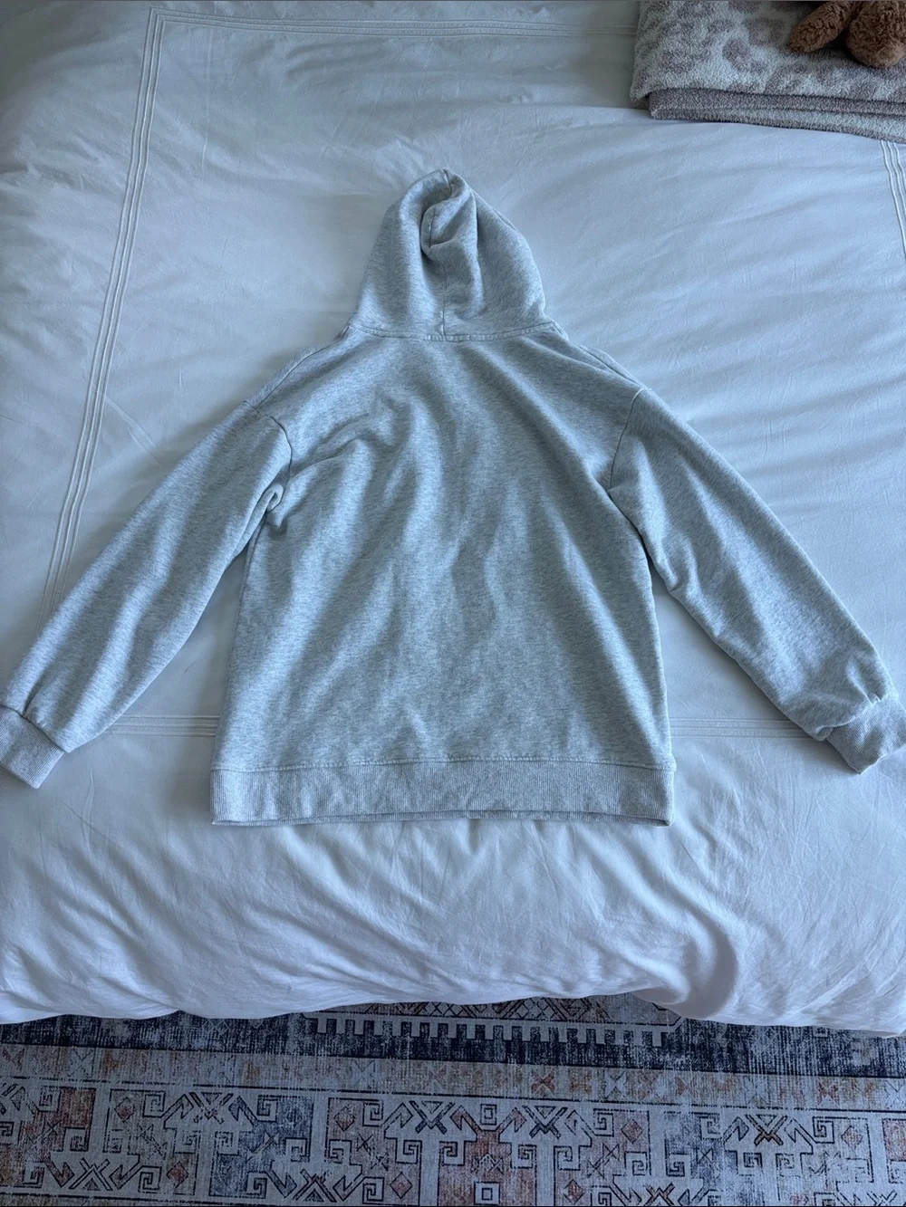 Aelfric Eden Light Gray Hoodie Sweater with Navy Star Appliqué